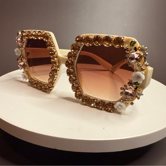 ✨ Luxury Rhinestone Floral Statement Sunglasses - Picture 4 of 5